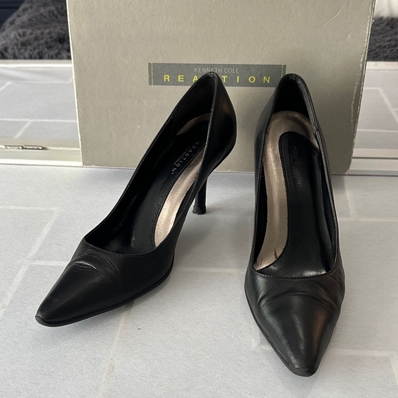 Kenneth Cole Reaction Classic Black Heels - Picture 1 of 4